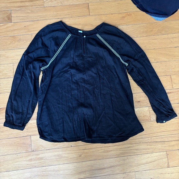 Old Navy Women’s Relaxed Embroidered-Stitch  Black Boho Blouse w/ Keyhole Detail - Picture 2 of 6